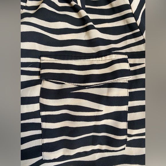 Ann Taylor Zebra Print Long Sleeve Blouse Size XSP - Picture 4 of 7